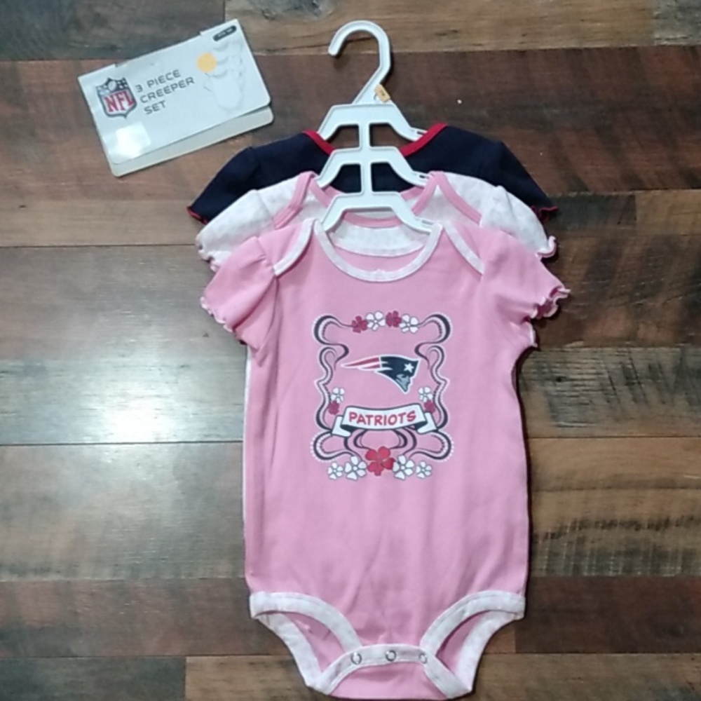 new 3 pk New England Patriots girls onsies